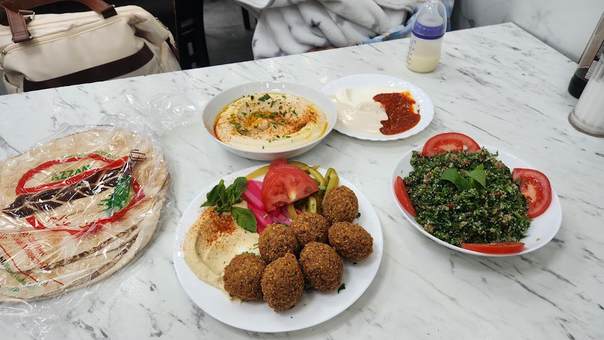 Azzam Restaurant - Photo 7