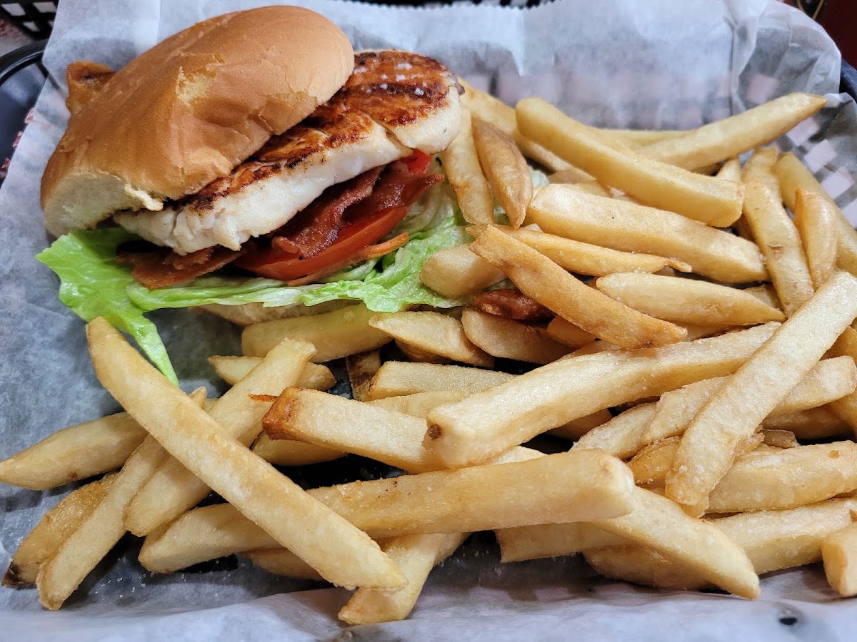 Roosters Cafe - Photo 9