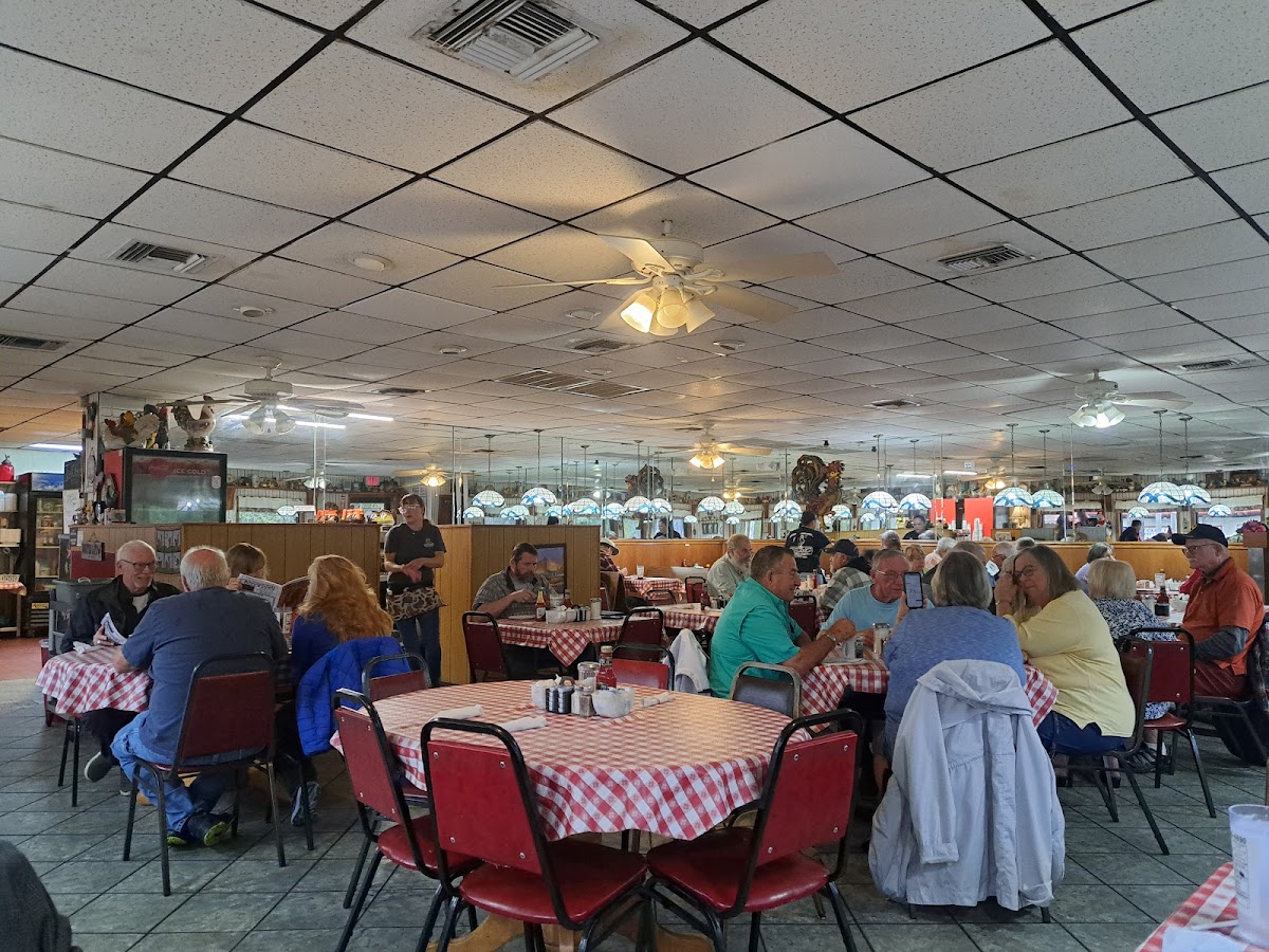 Roosters Cafe - Photo 2