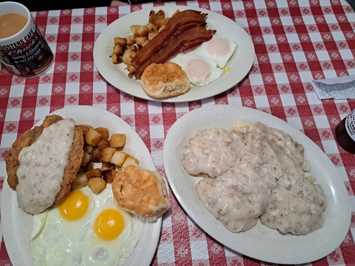 Roosters Cafe - Photo 3