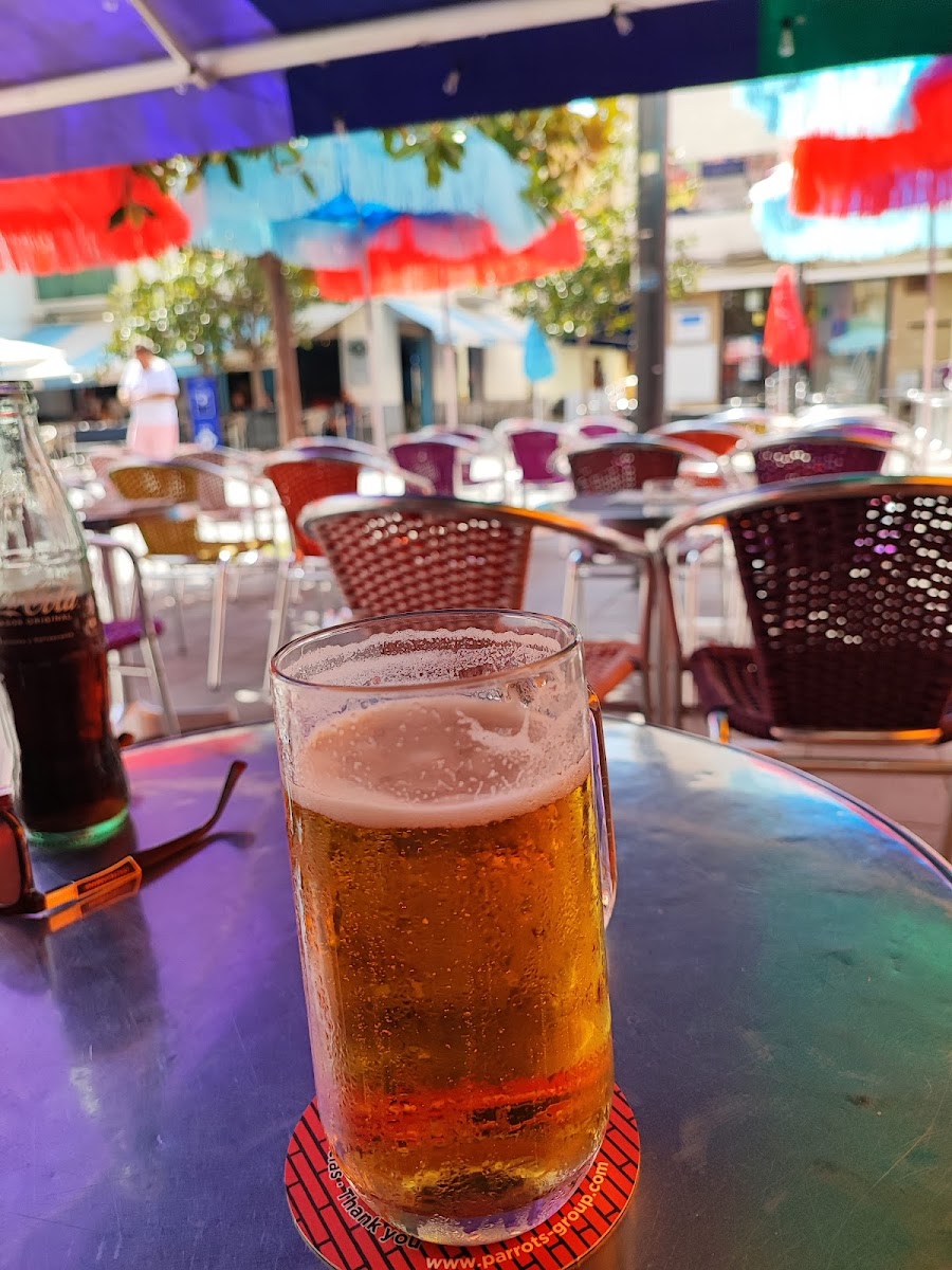 Parrots Pub & Terrace - Photo 6