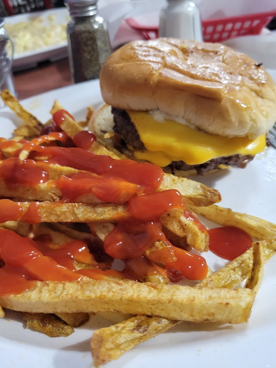 Pop's Cafe - Photo 9