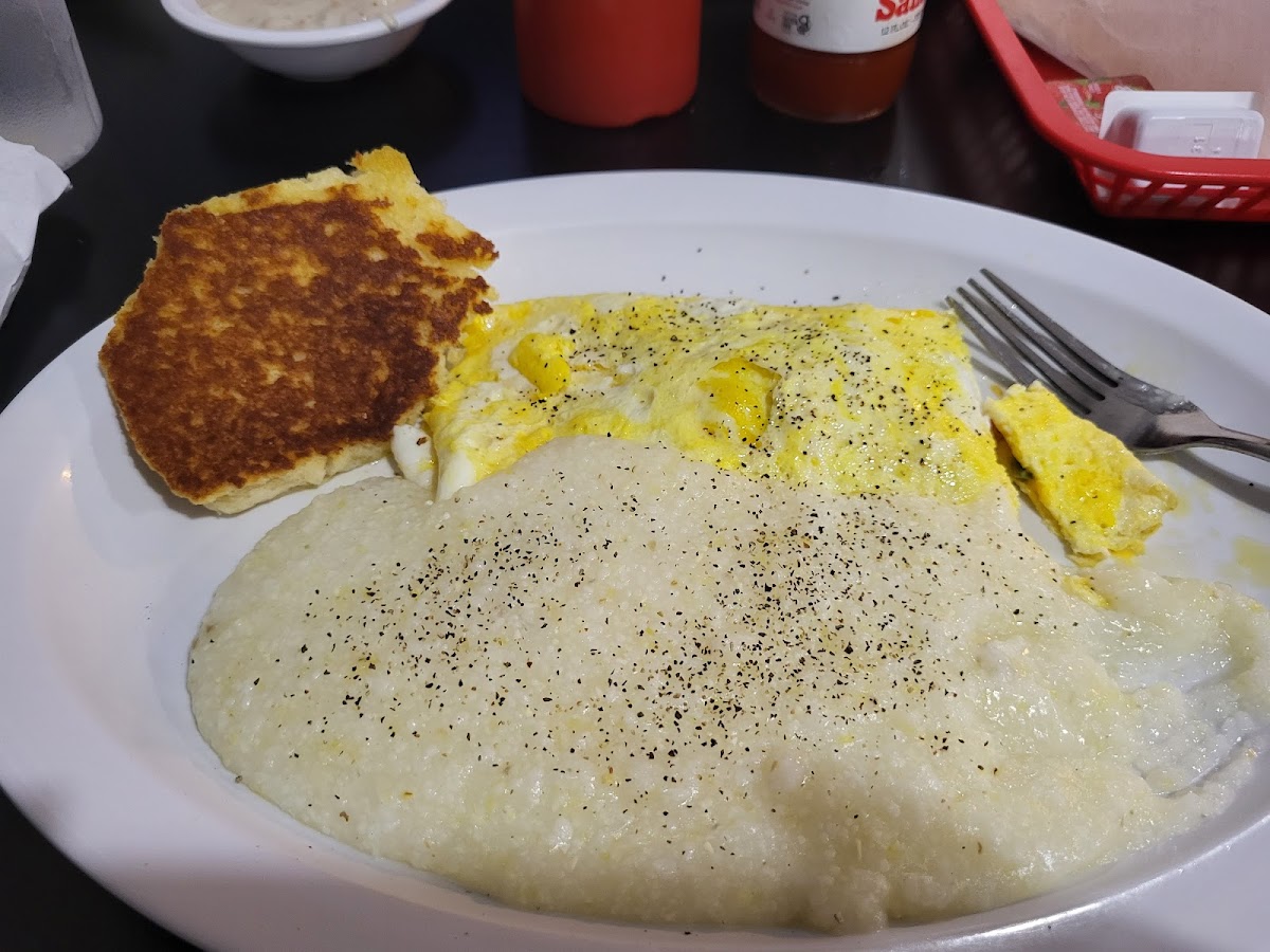 Pop's Cafe - Photo 1