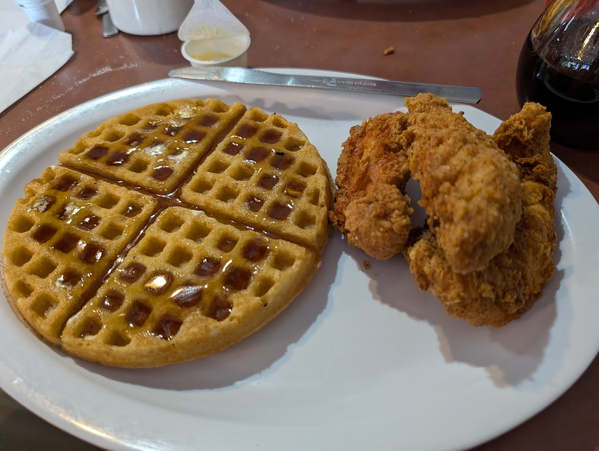 Pop's Cafe - Photo 2
