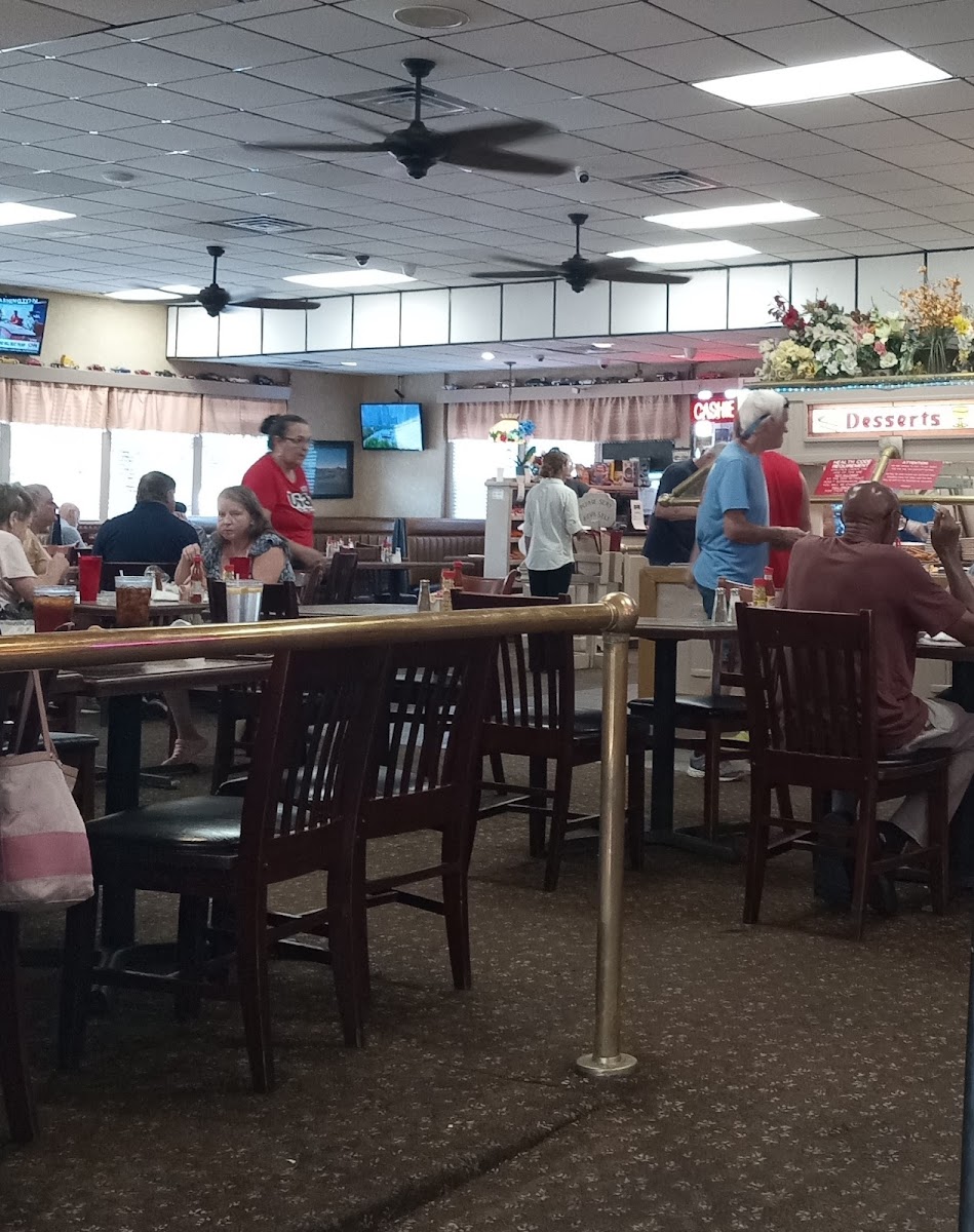 Jo Mars Family Restaurant - Photo 2