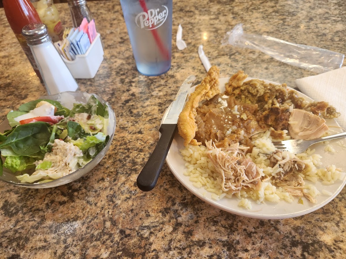 Jo Mars Family Restaurant - Photo 6