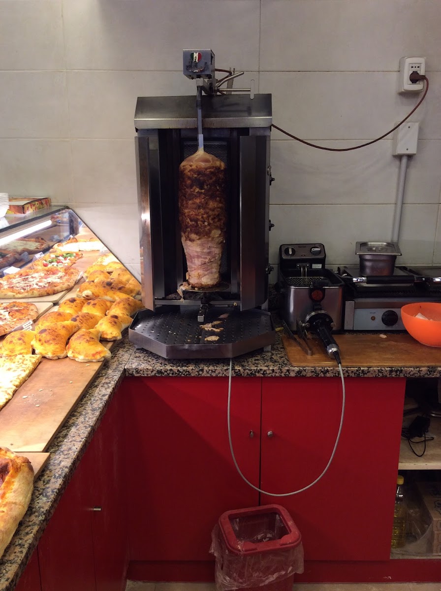 HALAL FOOD Pizzeria Amica - Photo 2