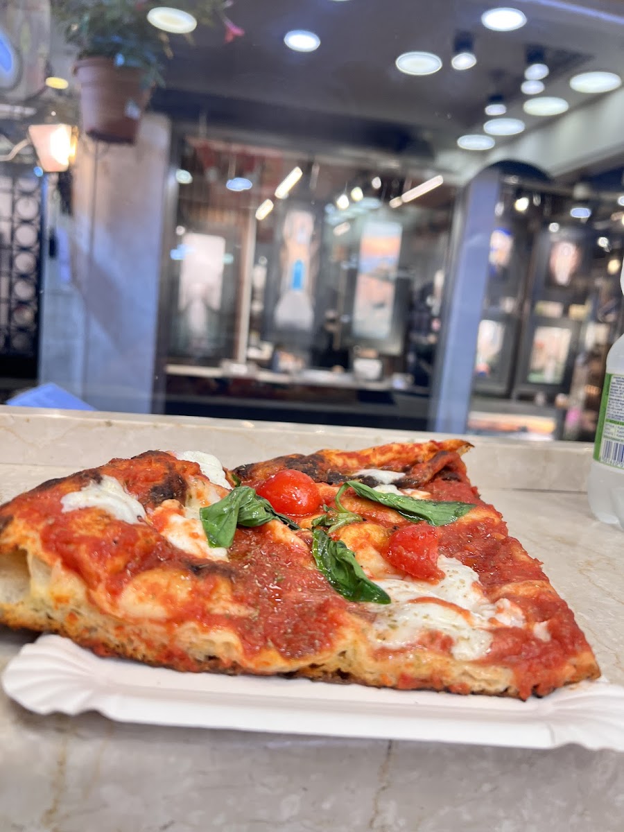 HALAL FOOD Pizzeria Amica - Photo 3