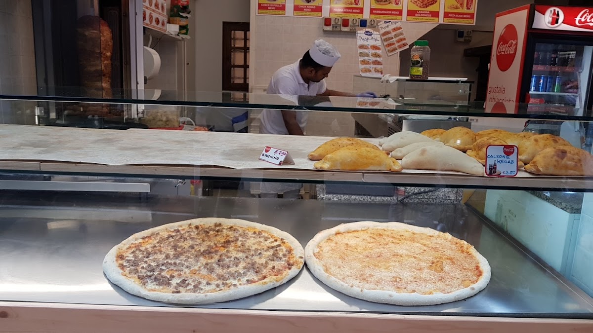 HALAL FOOD Pizzeria Amica - Photo 4