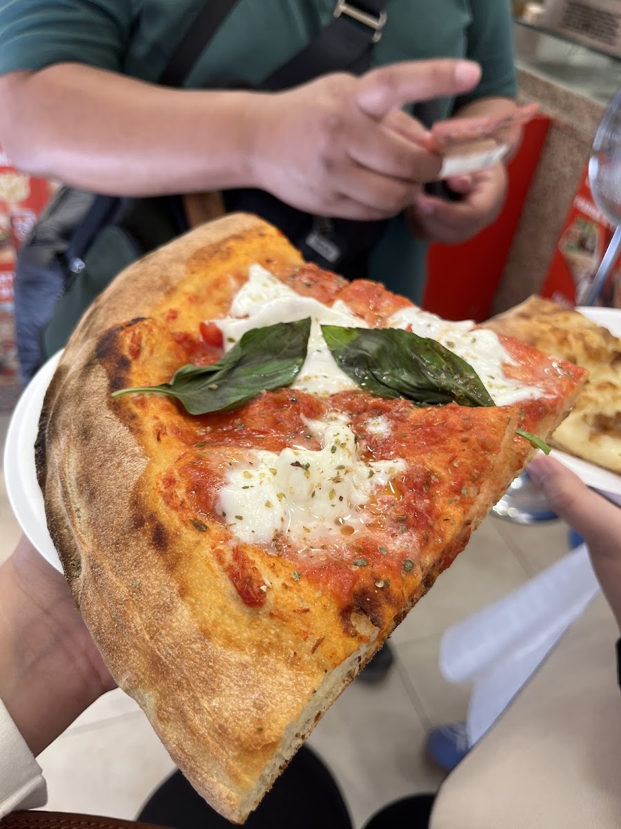 HALAL FOOD Pizzeria Amica - Photo 5