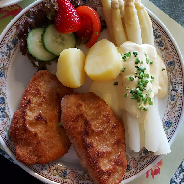 Spargel Mit Kartoffeln Und Schnitzel