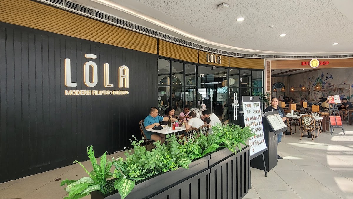 LOLA Cafe - Podium