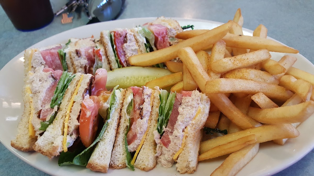 Golden Bear Restaurant - Photo 1