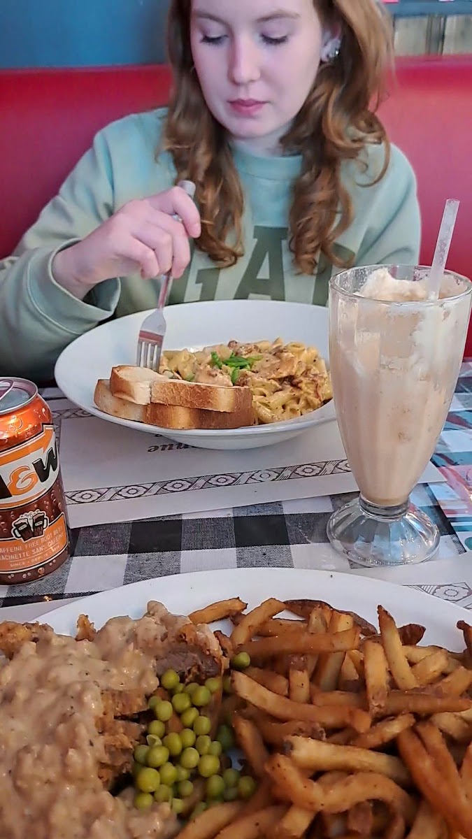 Vera’s Diner - Photo 1