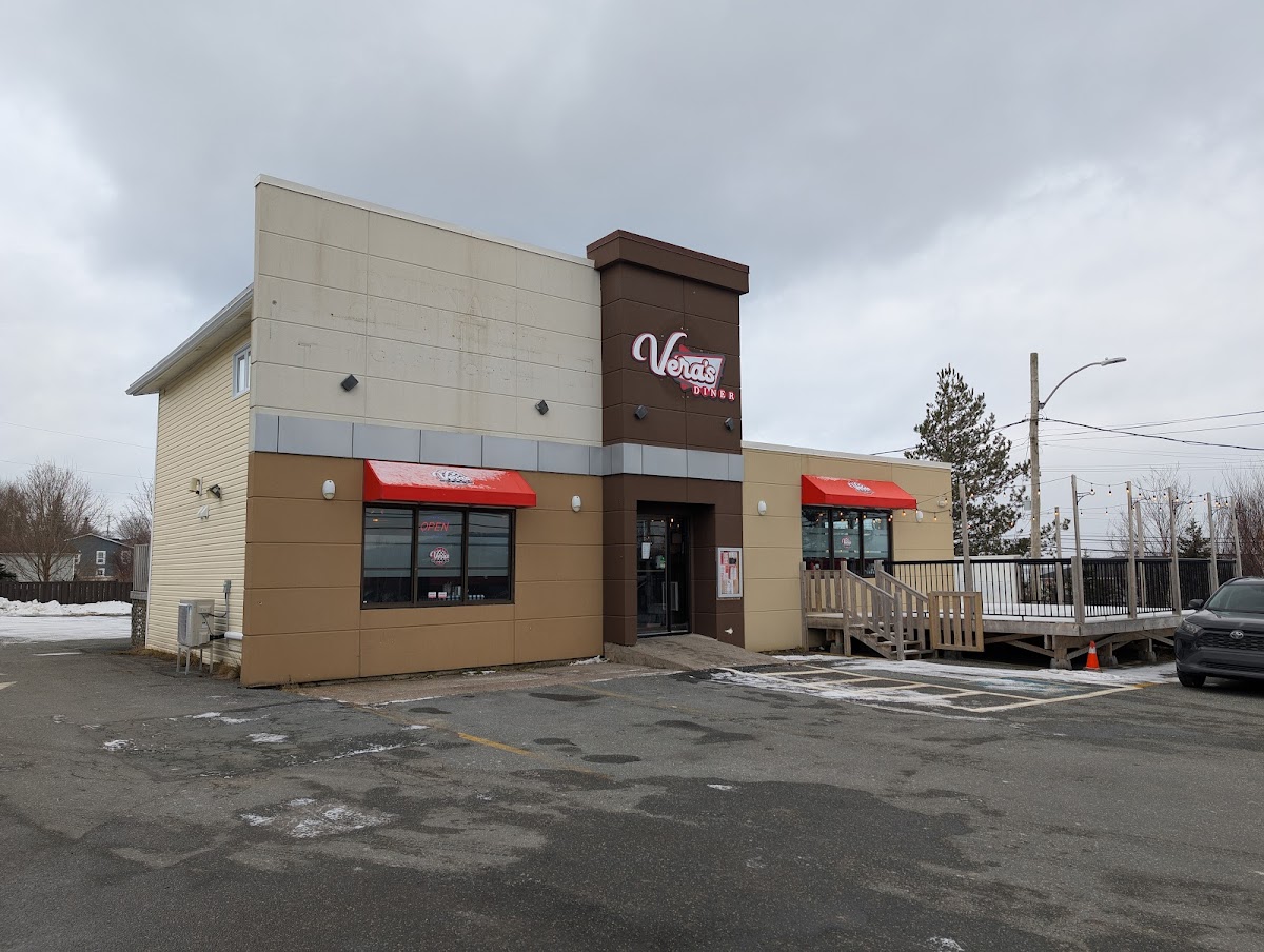 Vera’s Diner - Photo 3