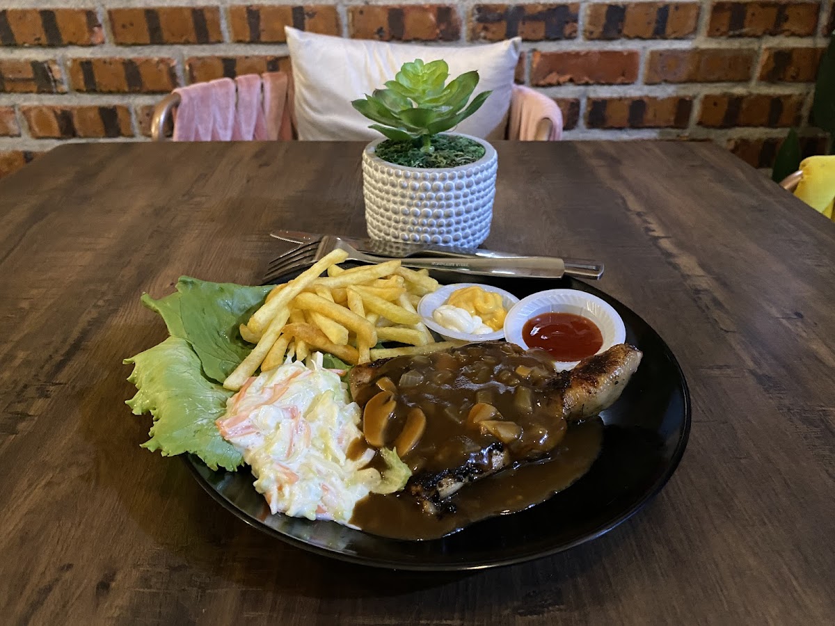 MAJESTIX LOUNGE & CAFE - Photo 4