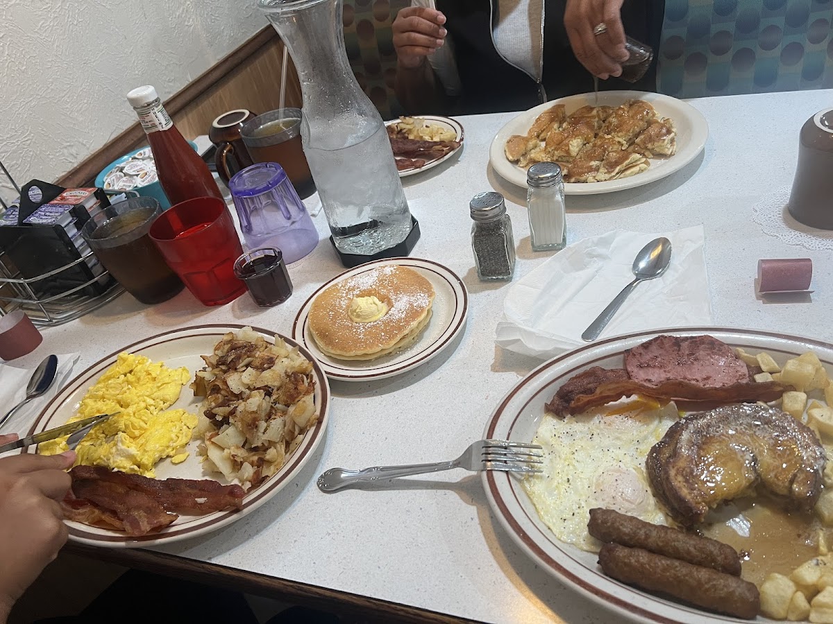 Sammy's Pancake House - Photo 7