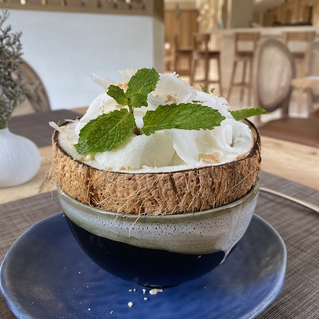 Coconut Ice Cream 'Takola' Signature