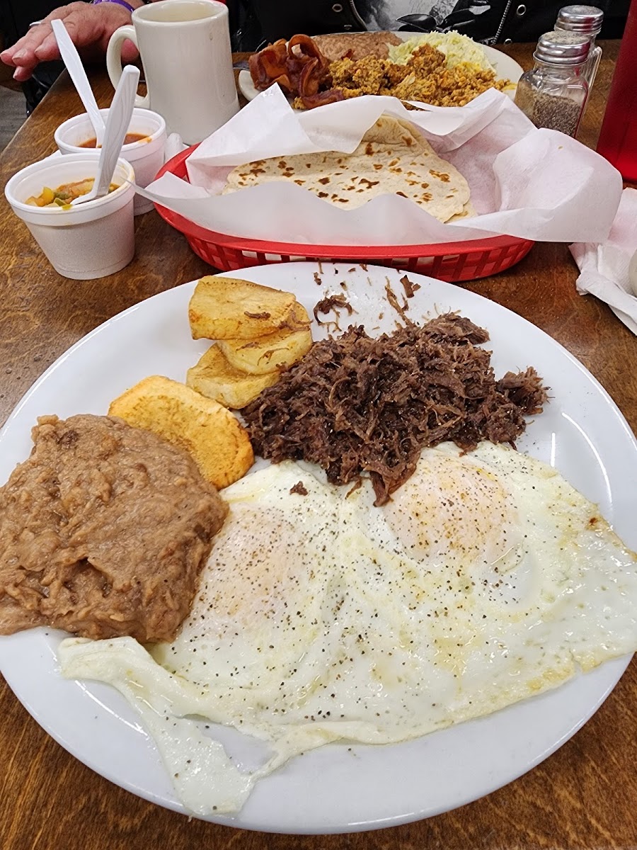 Hi-Ho Restaurant - Photo 6