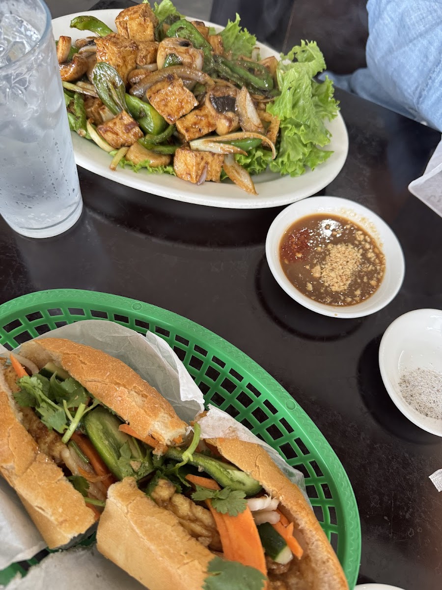 Cali Sandwich & Pho - Photo 1