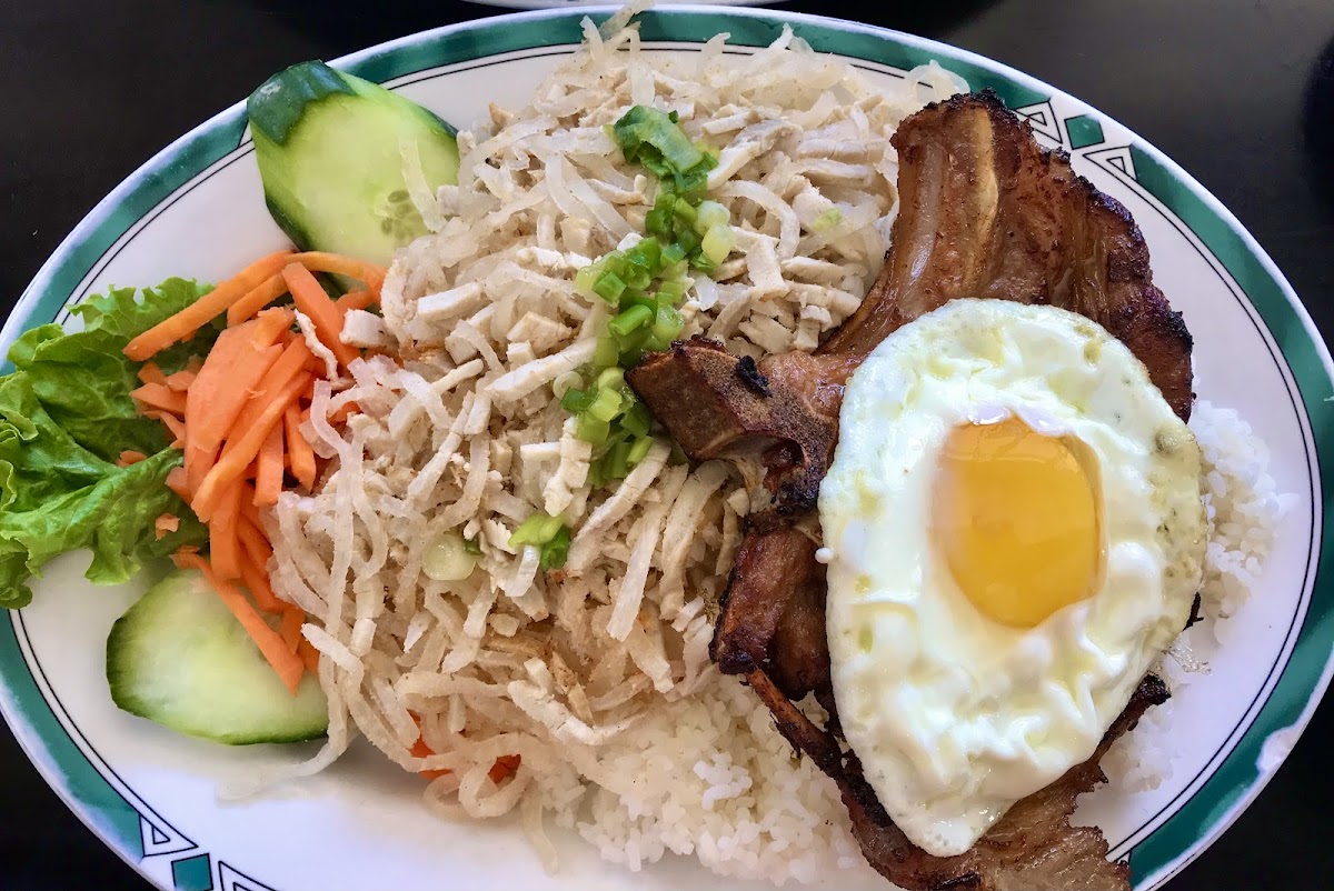 Cali Sandwich & Pho - Photo 7