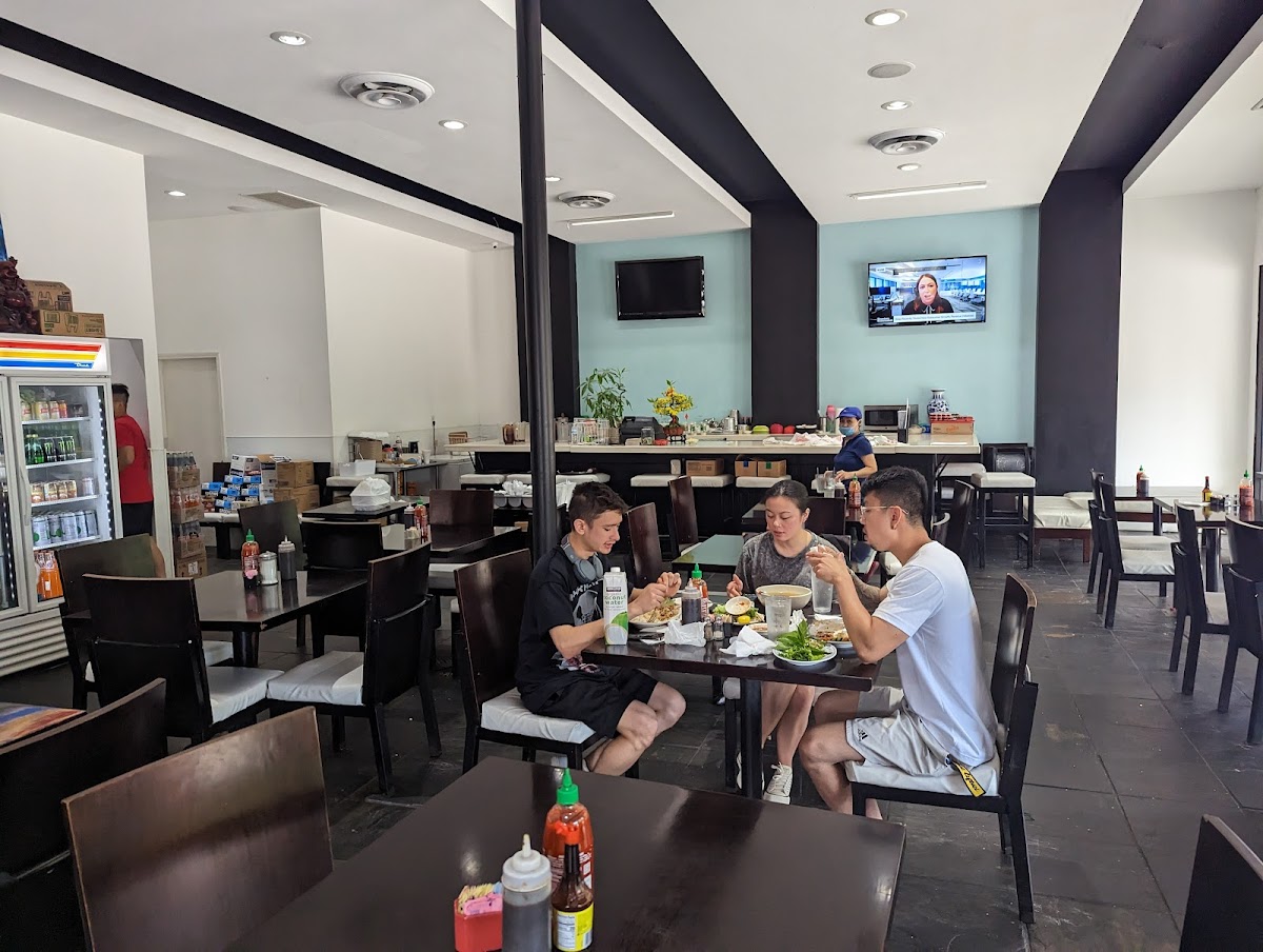 Cali Sandwich & Pho - Photo 8