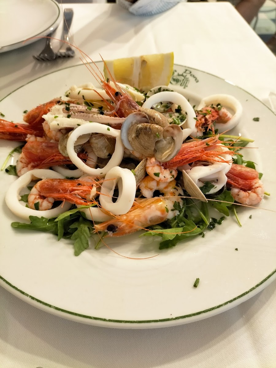Dora's Restaurant - Photo 3