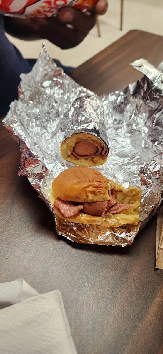 Weiss Deli - Photo 8