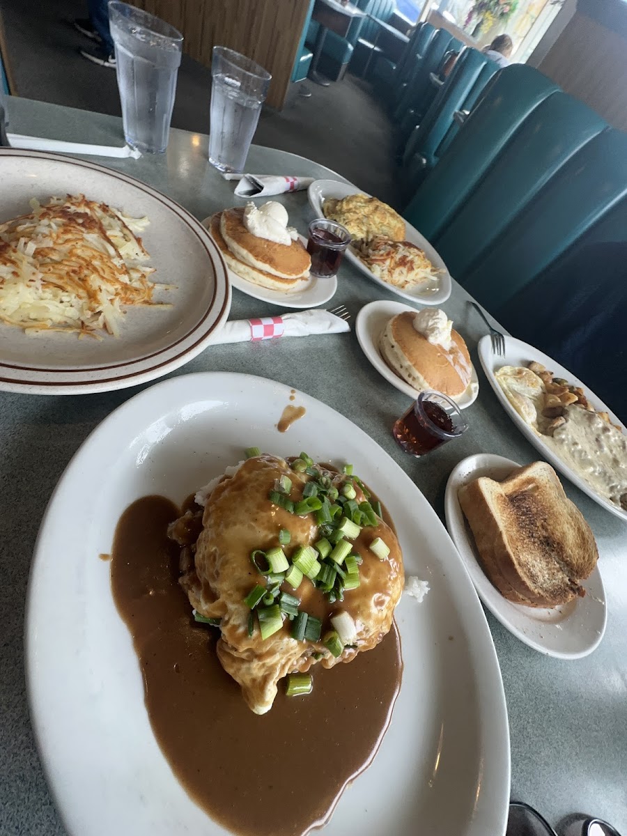Peter's Cafe - Photo 9