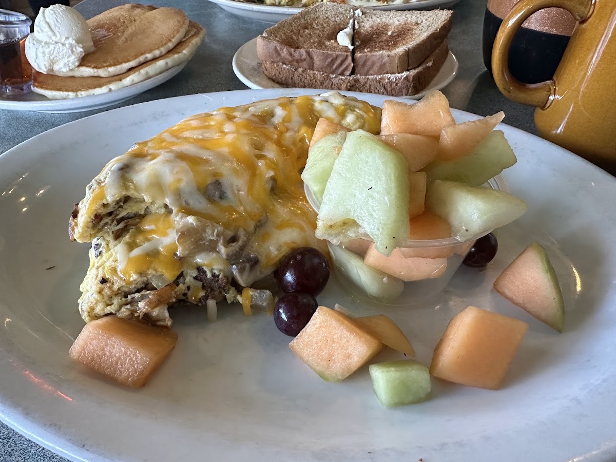Peter's Cafe - Photo 6