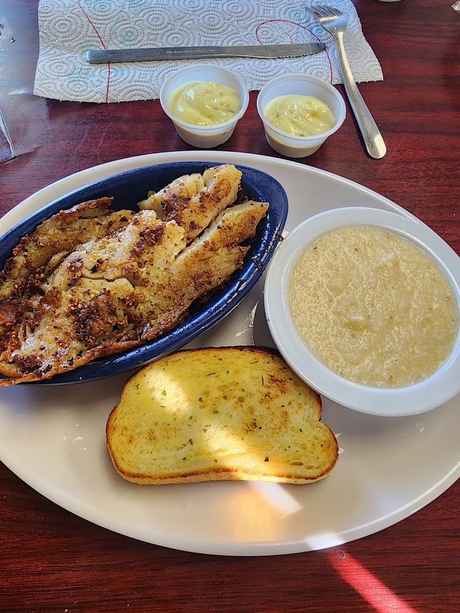 Castaway Seafood Restaurant - Photo 7