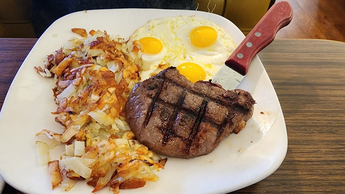 Cowgirls Cafe - Photo 1