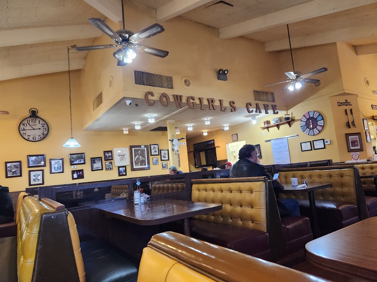 Cowgirls Cafe - Photo 3