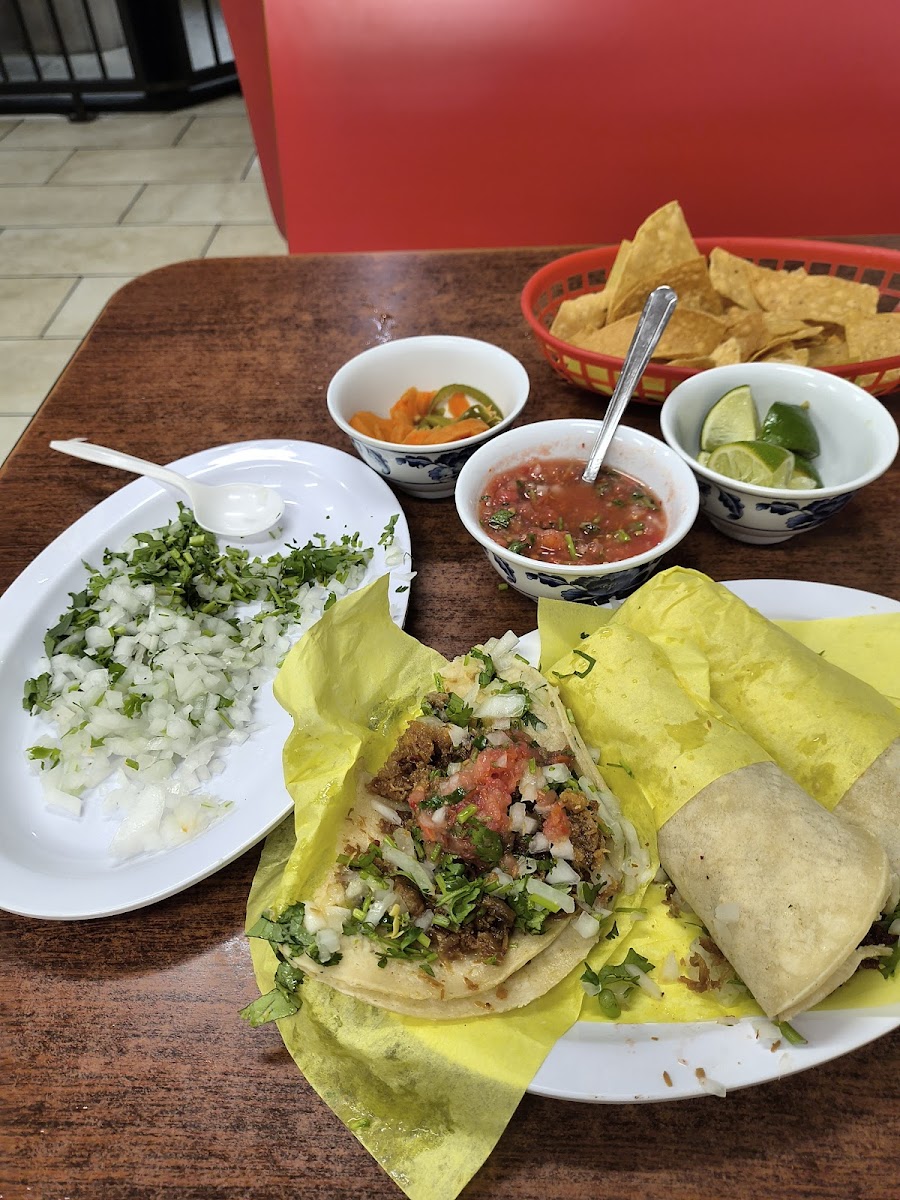 Tacos Los Reyes - Photo 2