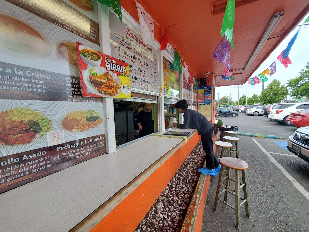 Taqueria El Sabroso - Photo 3