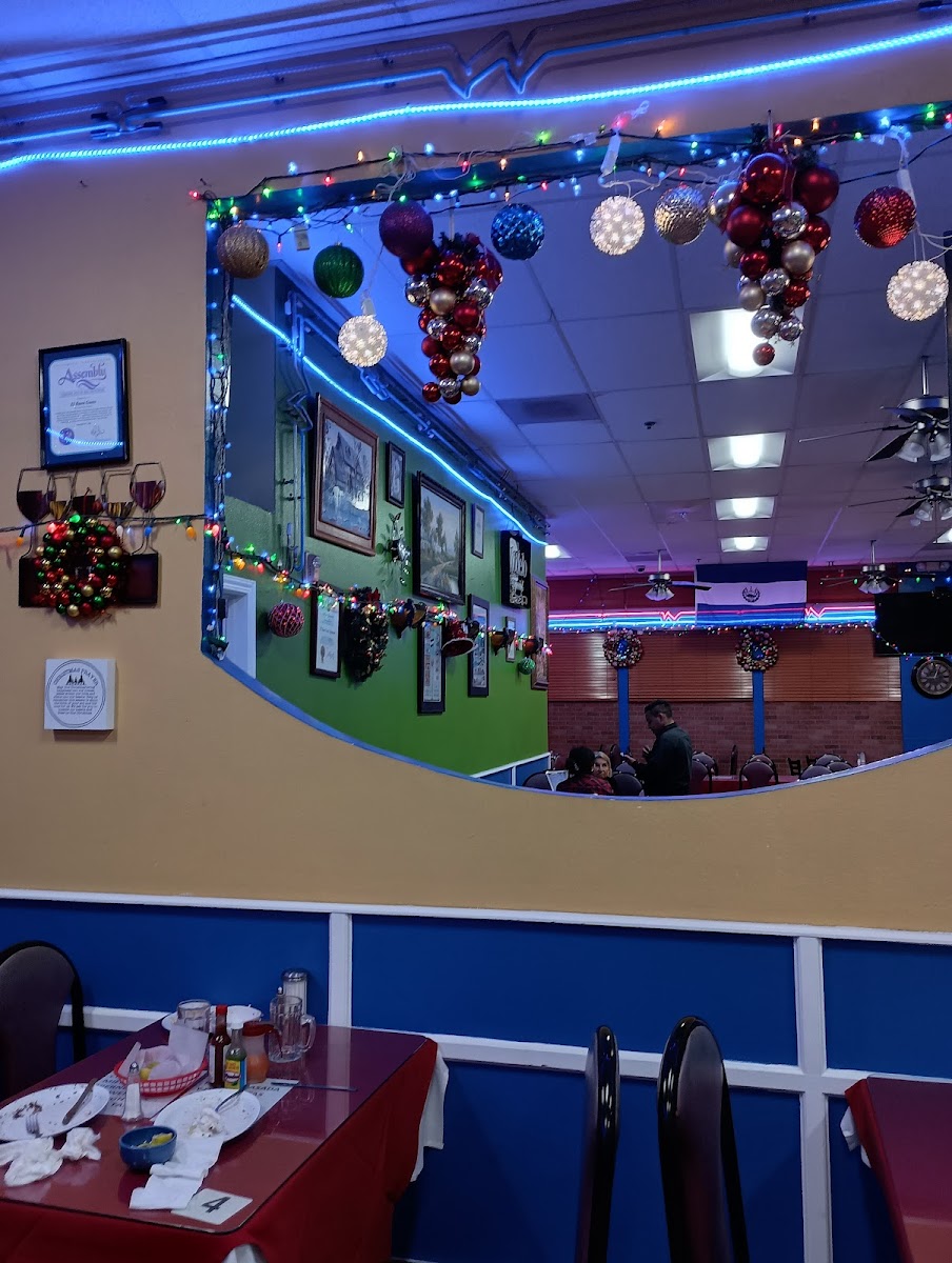 El Buen Gusto Restaurant - Photo 3