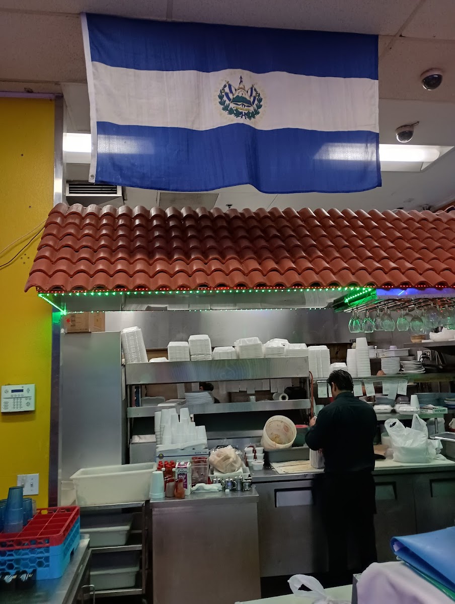 El Buen Gusto Restaurant - Photo 6