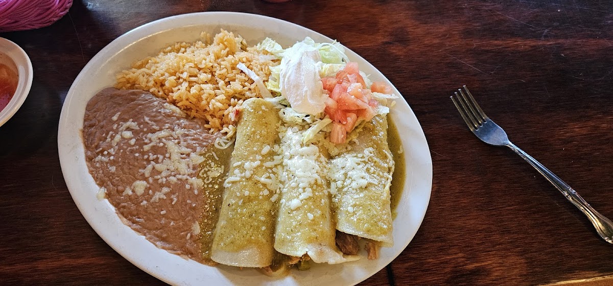 Mis Pueblos Méxican Restaurant - Photo 3
