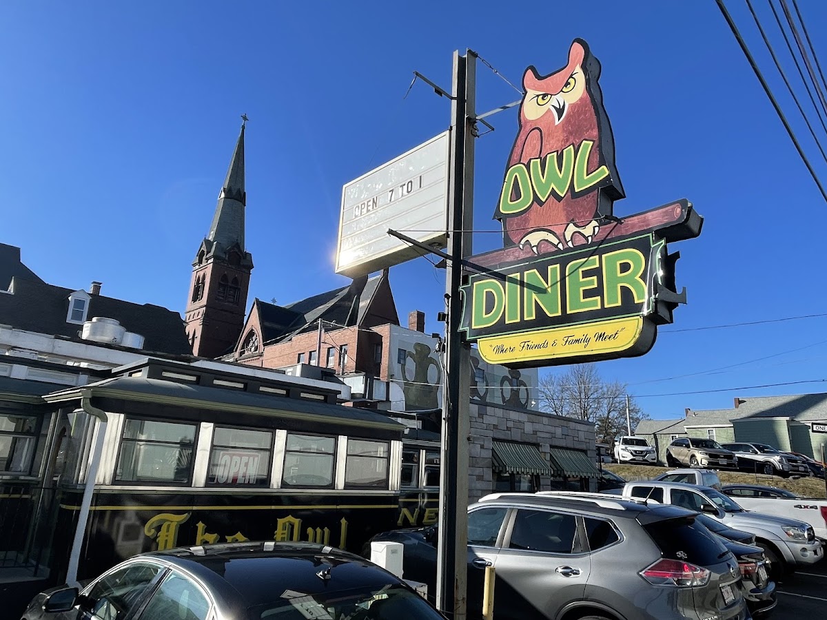Four Sisters Owl Diner - Photo 2