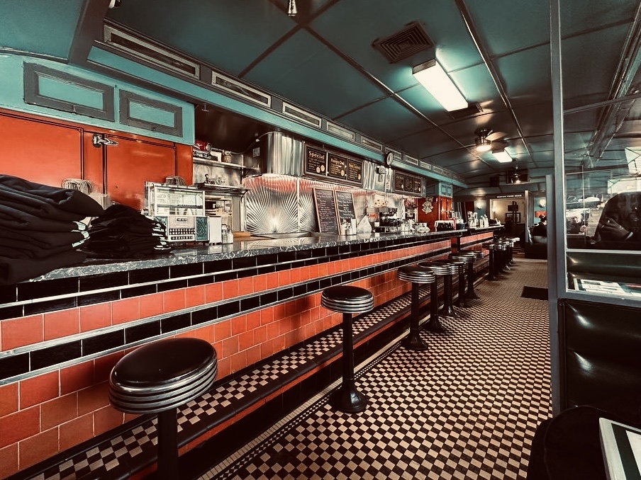 Four Sisters Owl Diner - Photo 3