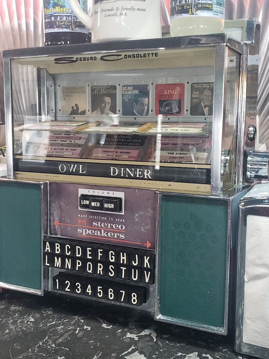 Four Sisters Owl Diner - Photo 6