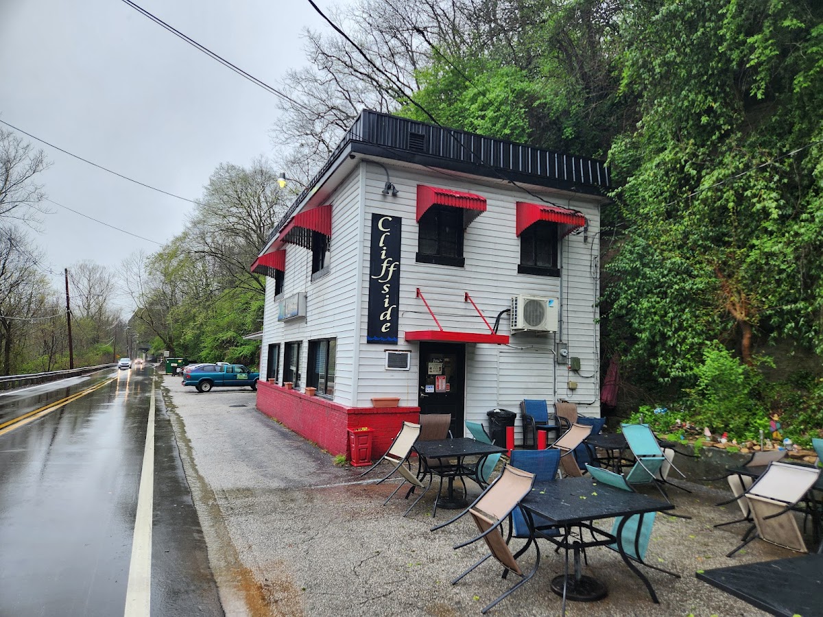 Cliffside Diner - Photo 2