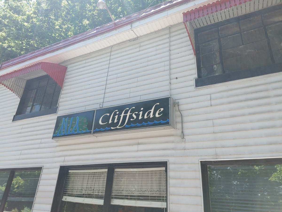 Cliffside Diner - Photo 4