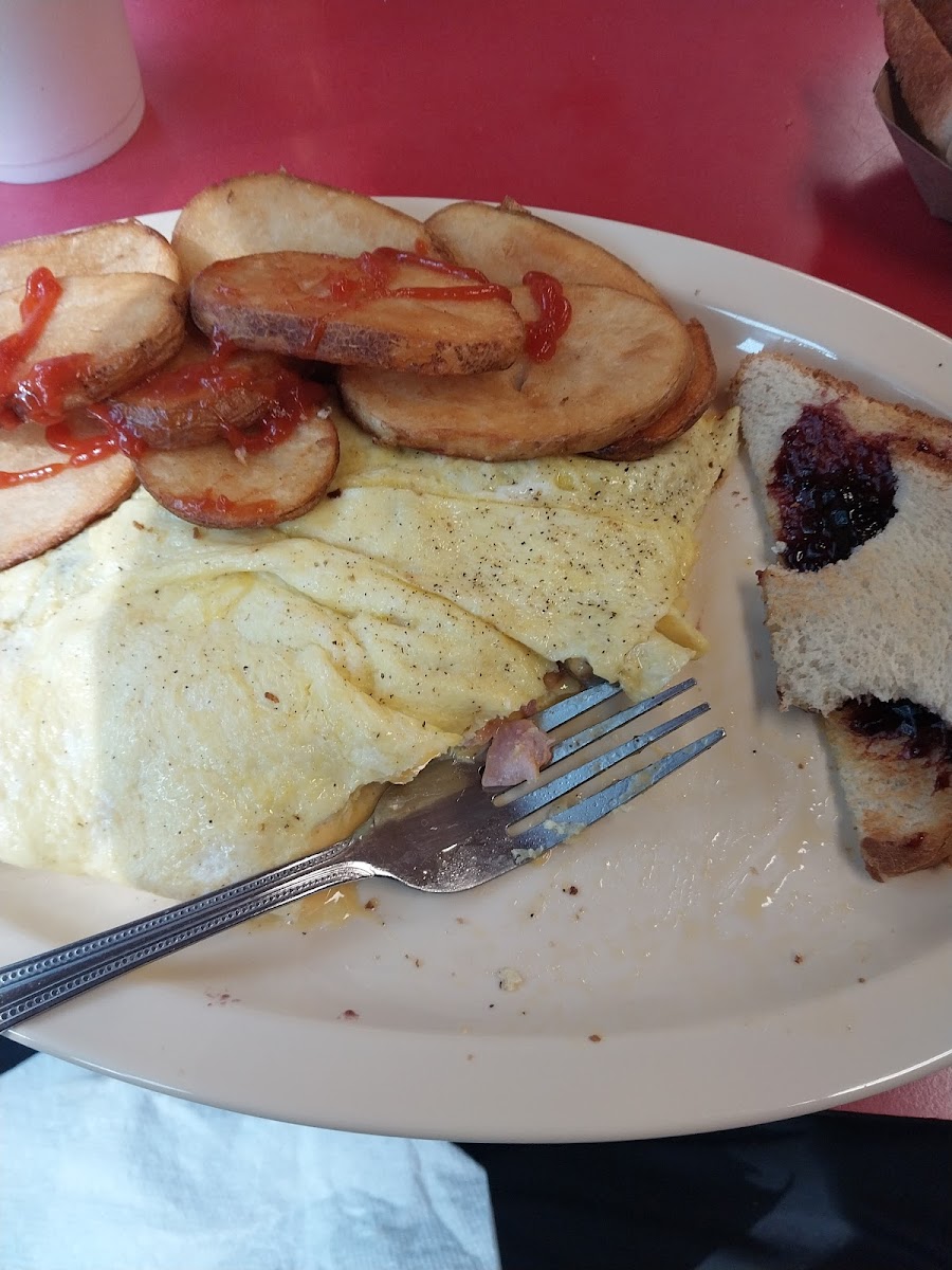 Cliffside Diner - Photo 5
