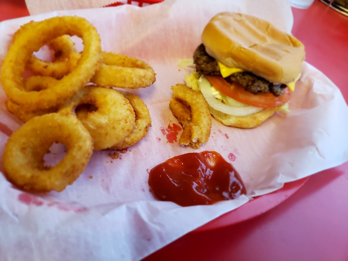 Cliffside Diner - Photo 6