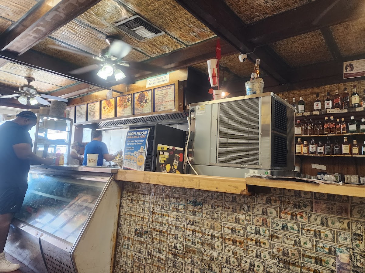 Bill's Gyro & Souvlaki - Photo 9