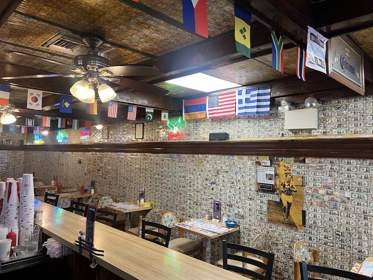 Bill's Gyro & Souvlaki - Photo 2