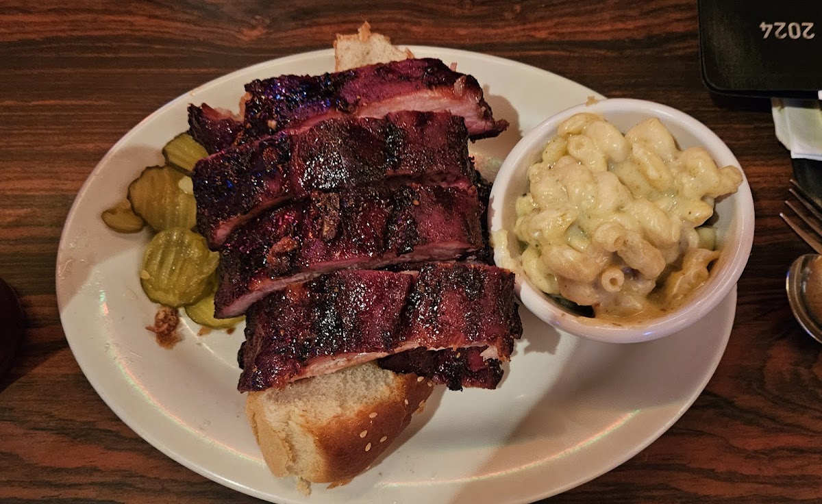 Country Tavern - Photo 1