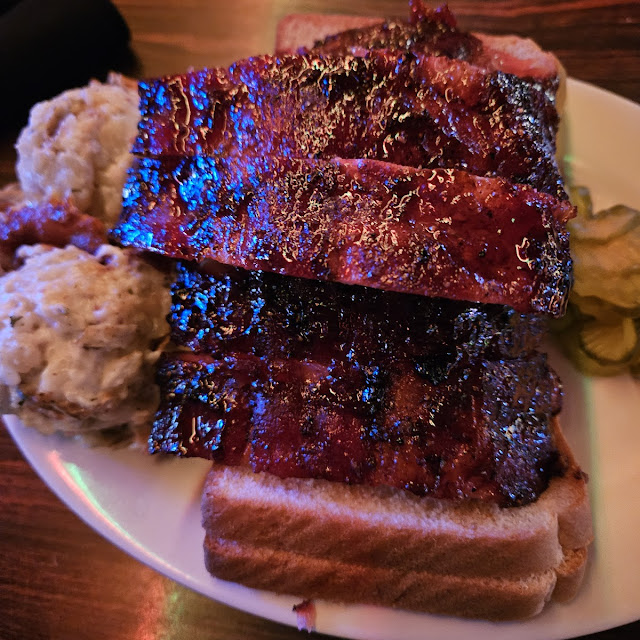 Smoked Ribs with Macaroni and Cheese