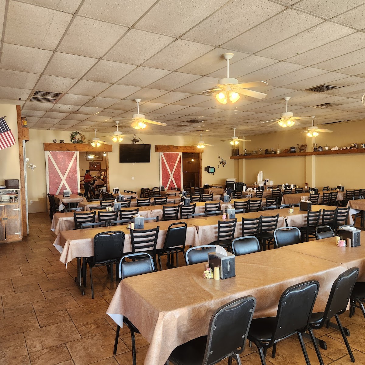 Butter Churn Restaurant - Photo 6